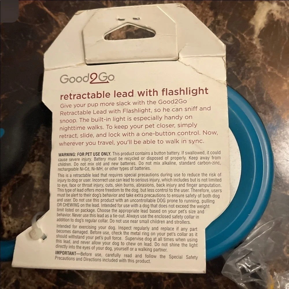 GOOD2GO retractable lead with flashligh